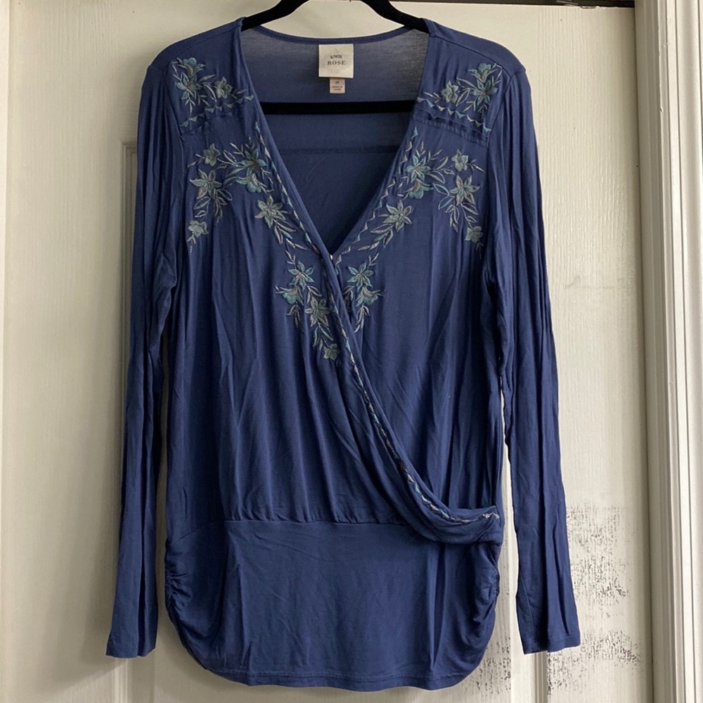 Women’s long-sleeved blouse